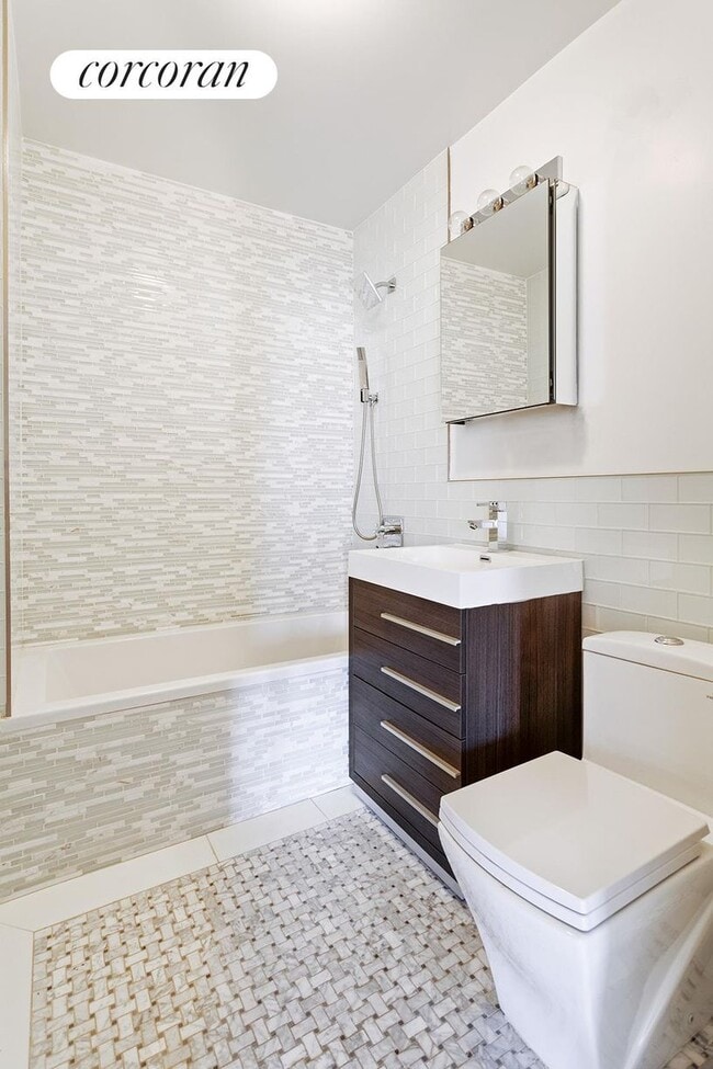 Photo - 2066 5th Ave