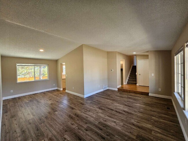 Photo - 180 Prairie Ridge Rd