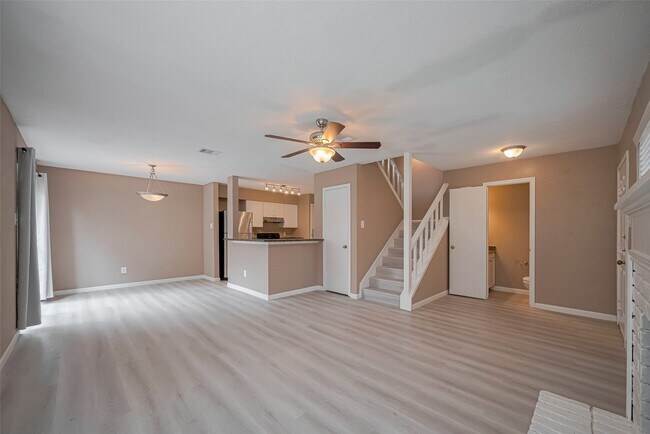 Building Photo - 2211 S Kirkwood Rd Unit 8 Rental