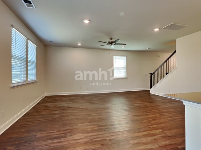 Photo - 528 Plumeria Ln