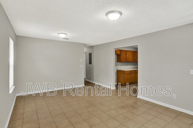 Photo - 1675 W 1st St Casa