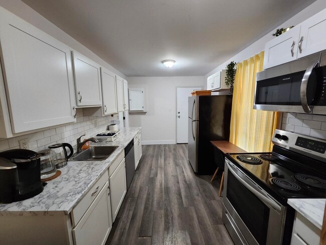 Building Photo - 28 Cliff St Unit 28-4