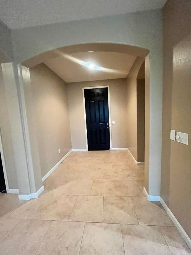 Photo - 2126 N Lindsay Ct