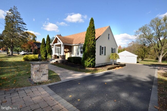 Building Photo - 154 Old Marlton Pike