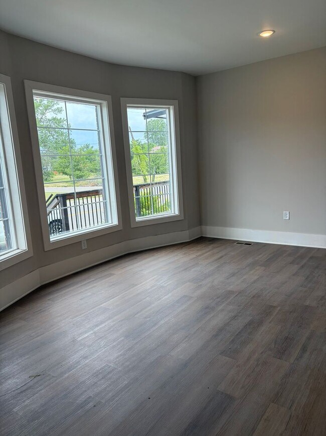 7436 Oakland Ave Unit Lower