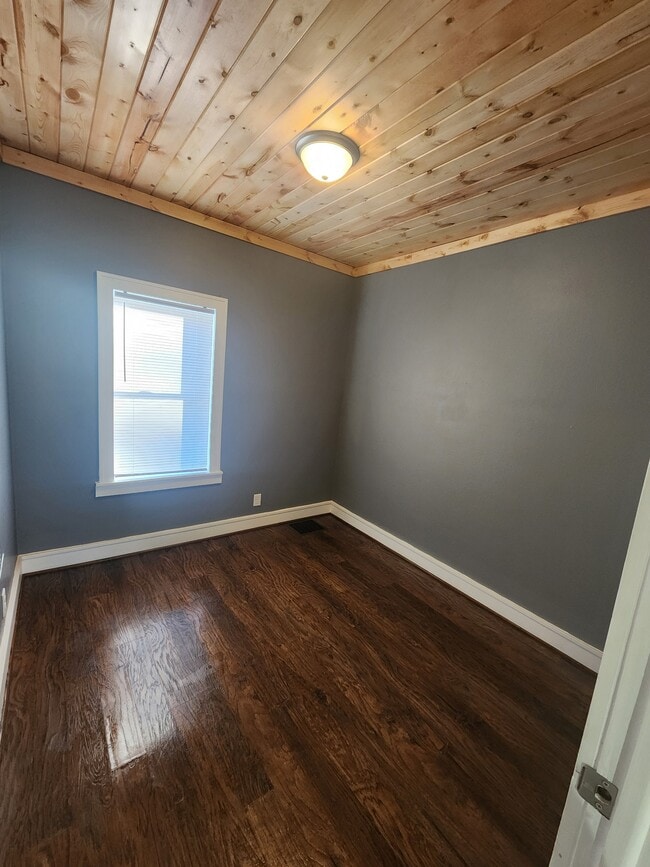 Photo - 302 2nd Ave NE