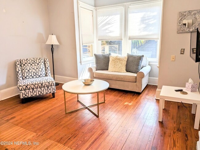 Photo - 2727 Riverside Ave Unidad 3