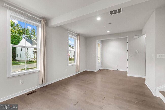 Photo - 315 Gilman St