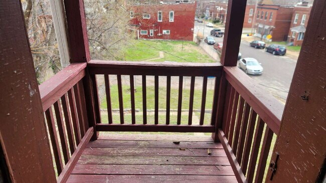 Photo - "Charming 1-Bed Oasis in Vibrant St. Louis - Your Urban Retreat Awaits!" Unit 2F