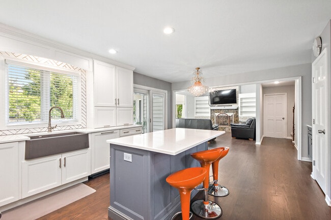 Photo - 543 Gateshead Dr