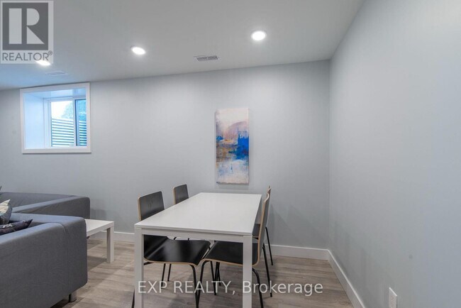 Photo - 1057 Falaise Rd