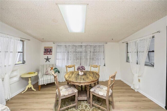 Photo - 2261 11th St N