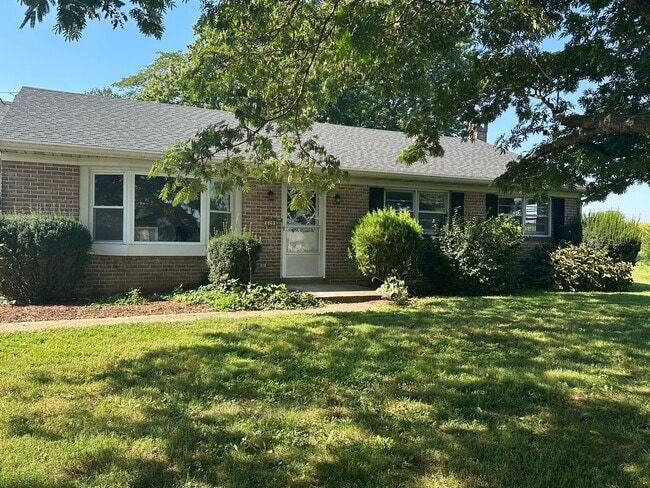 Building Photo - 3 Bedroom Ranch Home in Lampeter Strasburg...