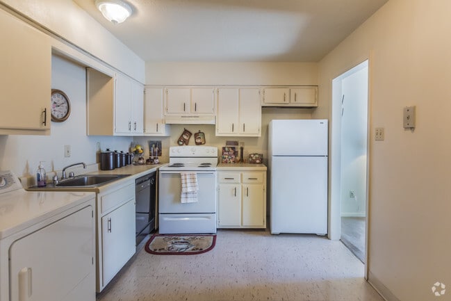 2 BR, 1.5 BA - 1265 SF - Shadowbrook Townhomes