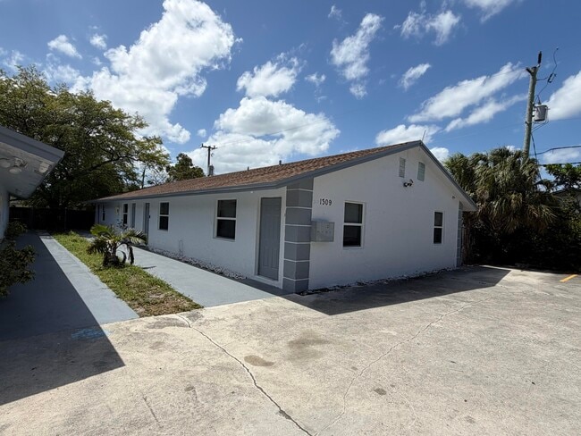 Building Photo - 1309 NW 2nd Ave Unit 3