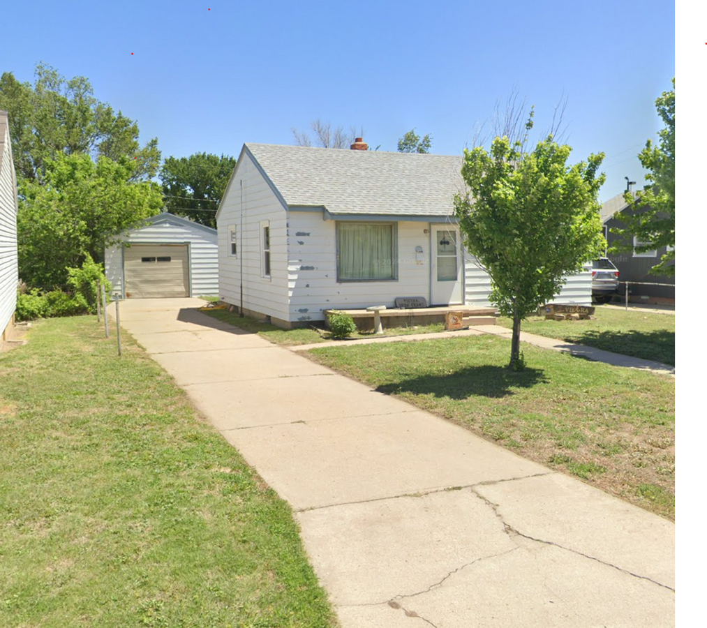 2 Bedroom, 1 Bathroom House with Detached Garage - 2 Bedroom, 1 Bathroom House with Detached Garage