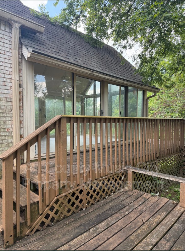 Photo - 553 Owendale Dr
