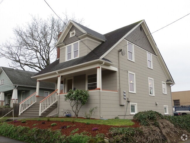 Building Photo - 4818 SE Caruthers St. Unit #2 - Upstairs Rental