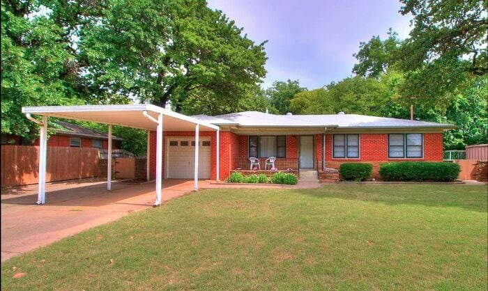 Large yard 3/1 just of Douglas! - Large yard 3/1 just of Douglas!