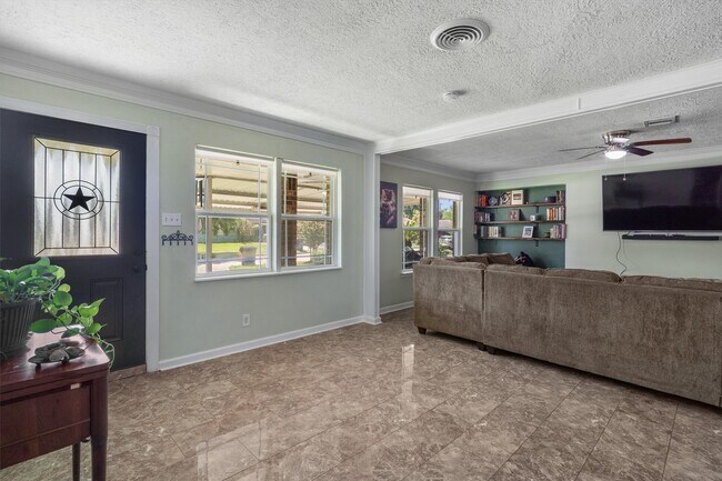 Photo - 811 Globe St