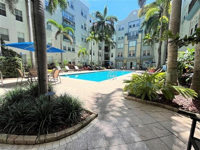 Photo - 533 NE 3rd Ave Unidad 205