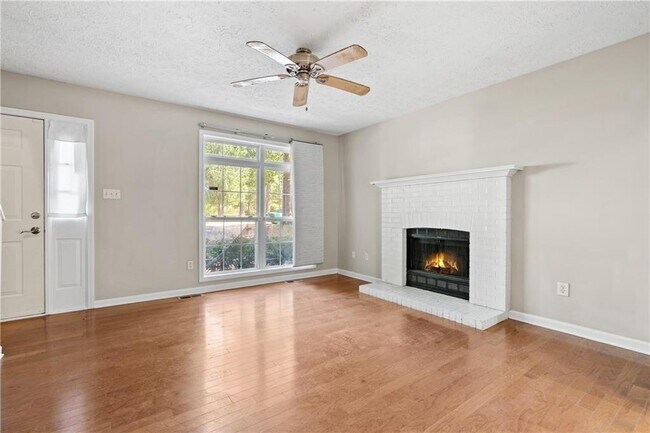 Photo - 1333 Laura Ln