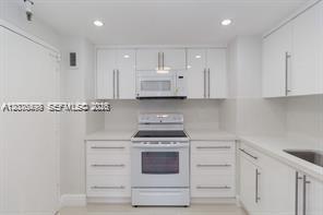 9511 Collins Ave Unidad 409
