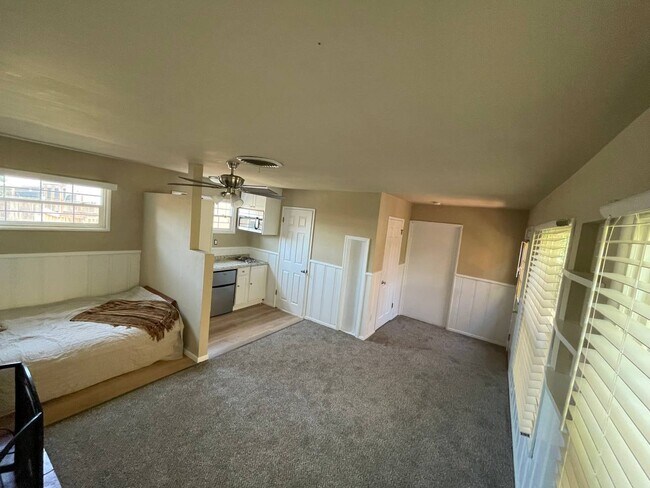 Photo - 3013 Truxtun Ave Unidad 3013