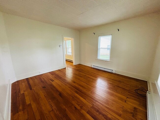 Photo - 925 Forest St
