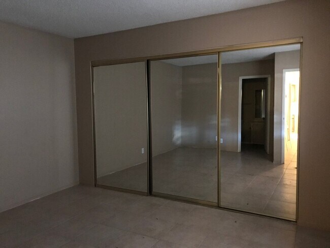 Photo - 429 N Lamb Blvd