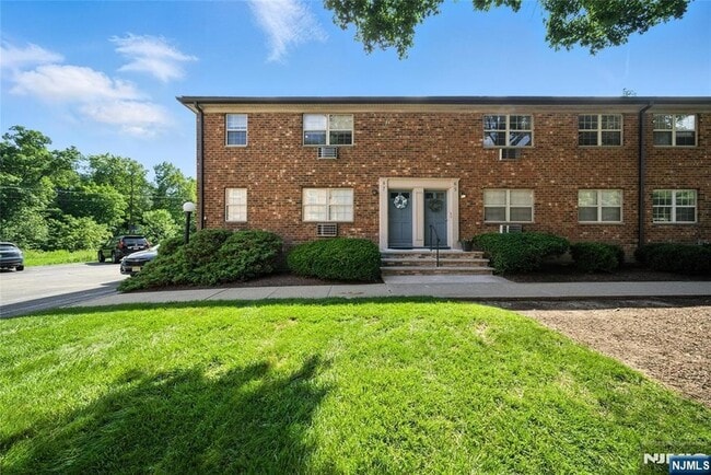 Building Photo - 19 Savage Rd Unit U24C8