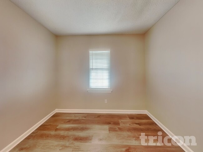 Photo - 2378 Iron Horse Dr