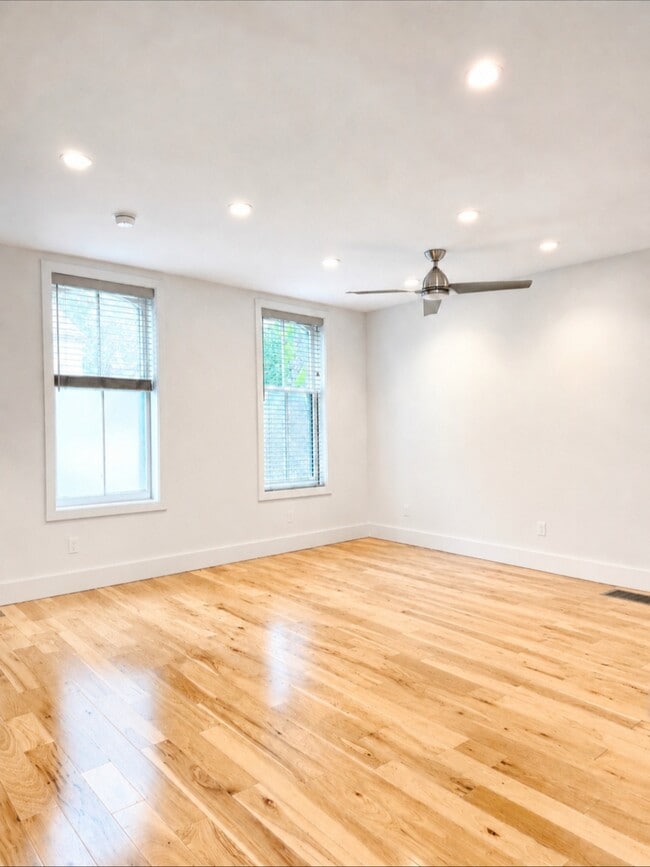 2200 W 32nd St