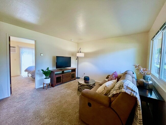 Photo - 7th Street Manor