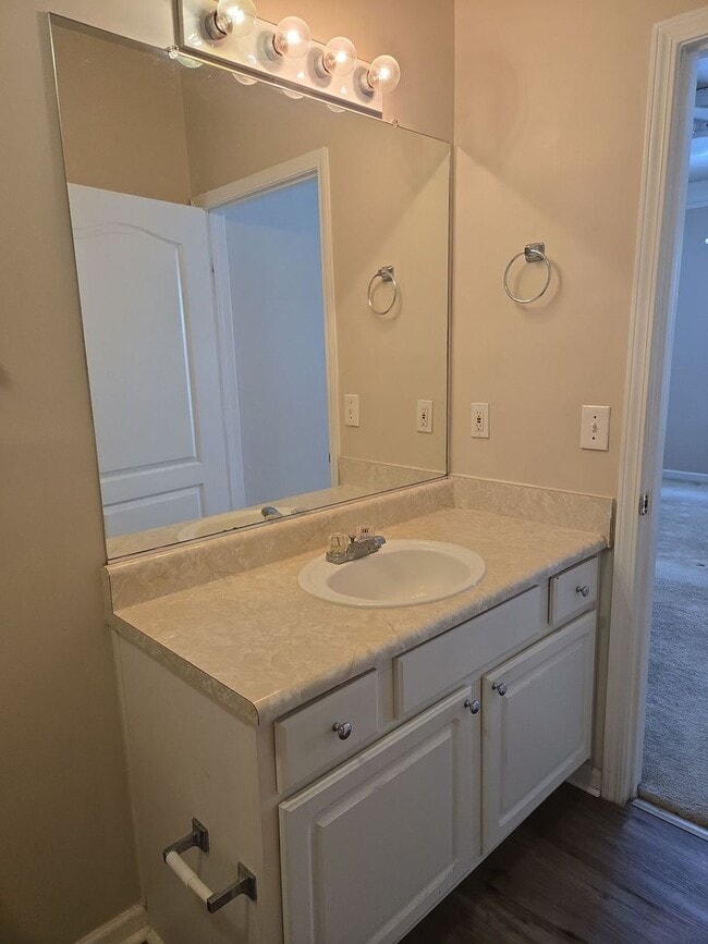 Photo - Welcome to this charming 2-bedroom, 2 bath condo in the heart of New Tampa
