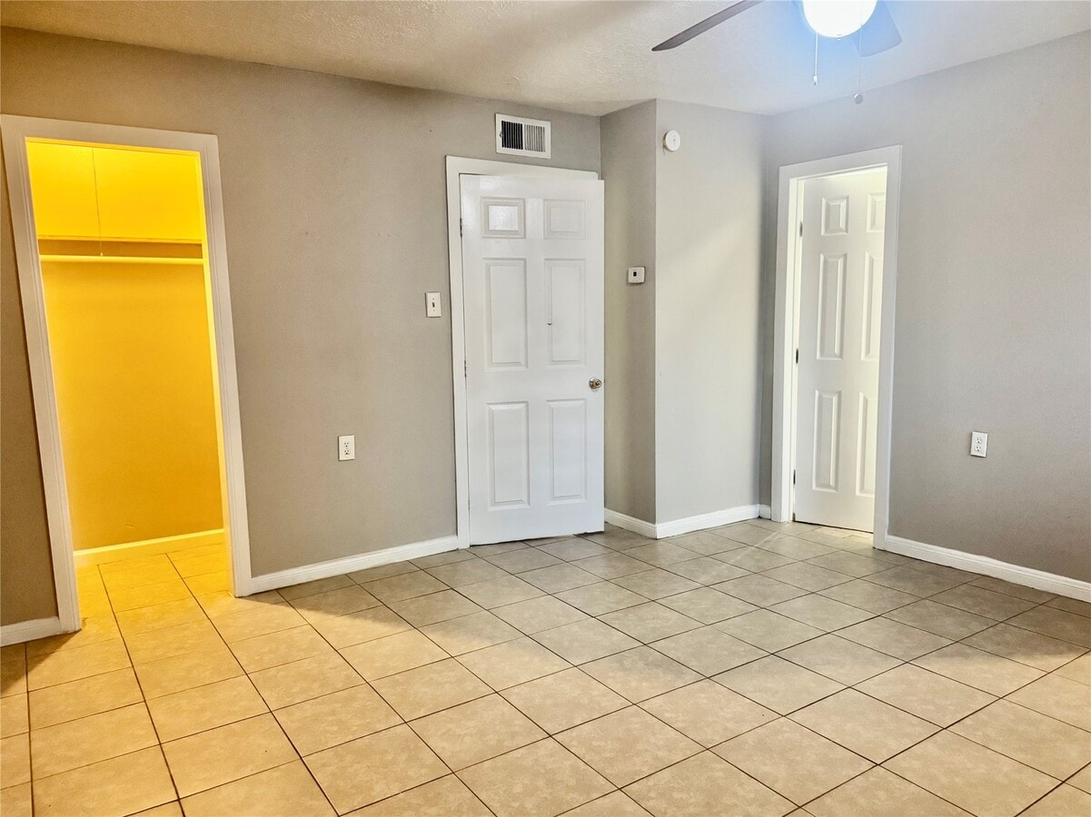 Photo - 9413 Hollock St Unidad B