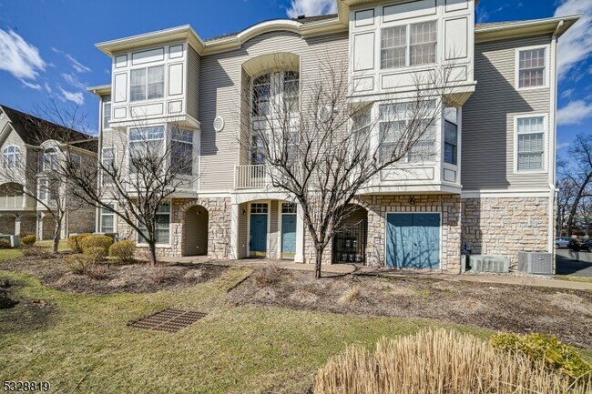 103 Crown Ct