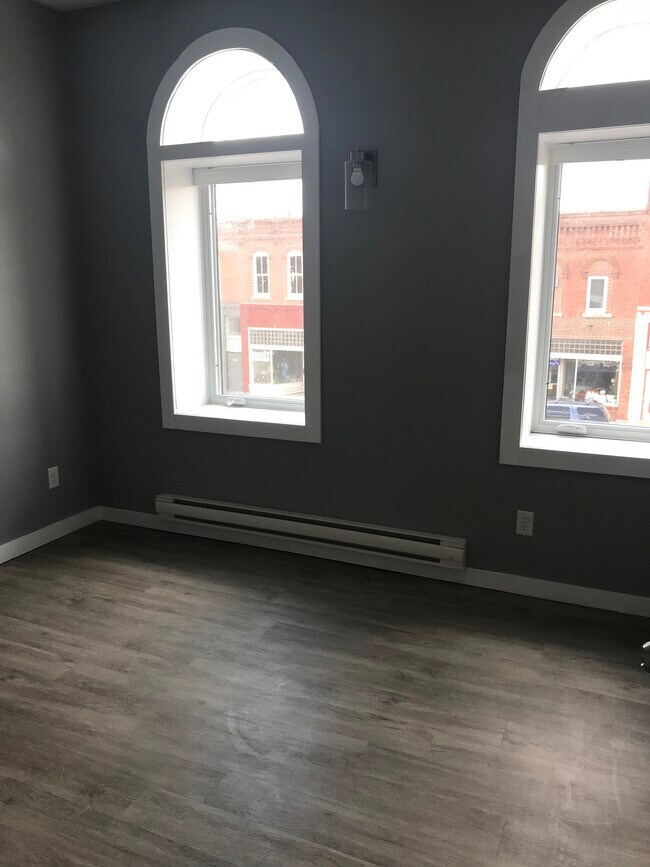 Bedroom 2 - 208 1/2 Main St S Unidad A