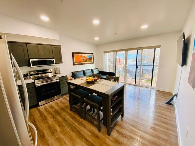 443 Kane Creek Blvd Unit B302