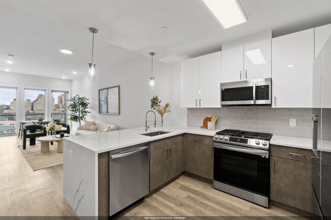Building Photo - 412 Whiton St Unit 702