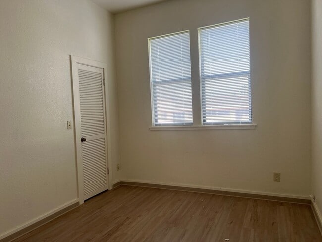 Photo - 588 Meriwether Unidad B