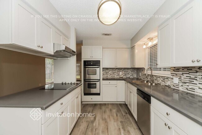 Photo - 2210 Colonial Ct N