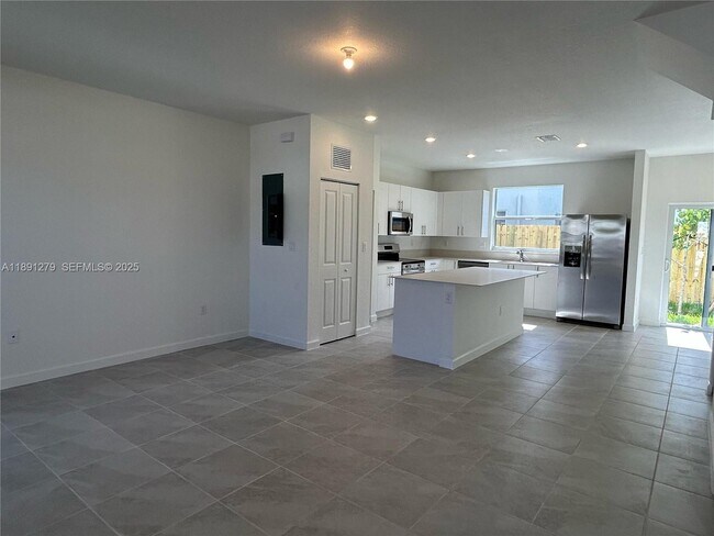 Photo - 111 SE 11th St