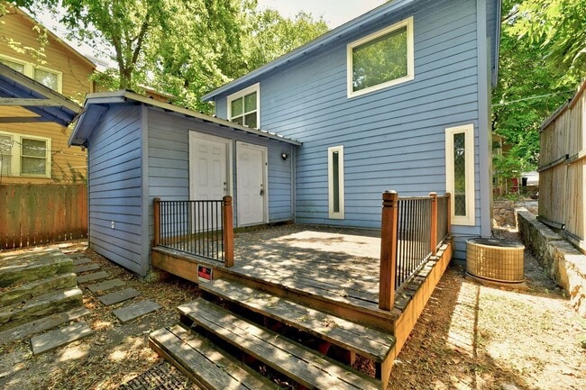 Building Photo - 2712 Whitis Ave Unit B