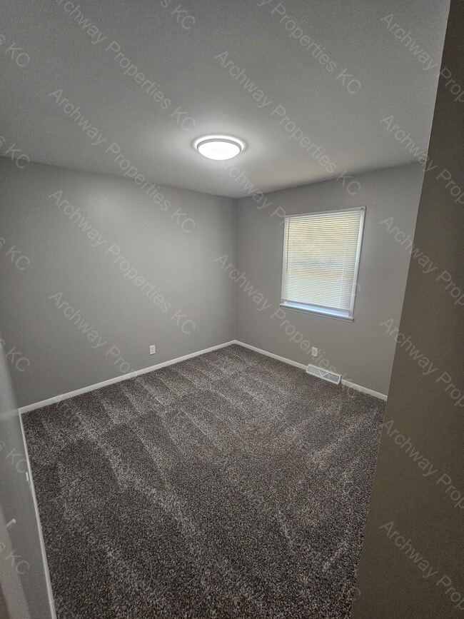 Photo - 6019 Noland Rd