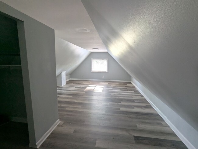 Beautifully renovated 3 bedroom/1 bath house! - Beautifully renovated 3 bedroom/1 bath house!