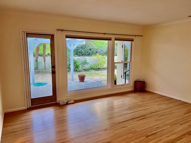 Photo - 5518 Riviera Way