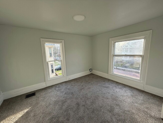 Building Photo - 45 Oakdale Ave Unit A