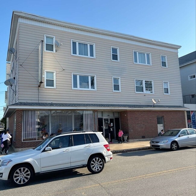 Building Photo - 9 Davis St Unit 1W