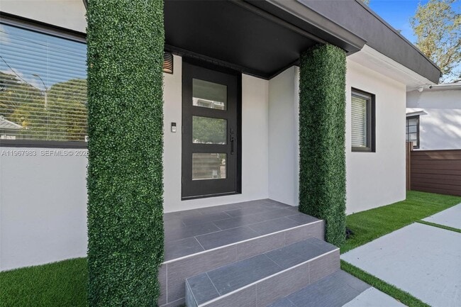 Photo - 710 NE 62nd St